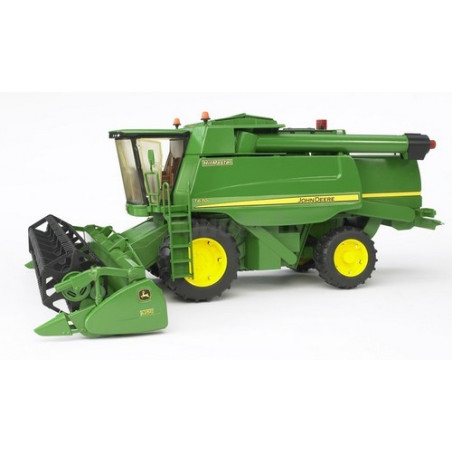 John Deere T670i Bruder Harvester 02132