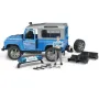 Land Rover Defender met politieagent en accessoires en zwaailicht...
