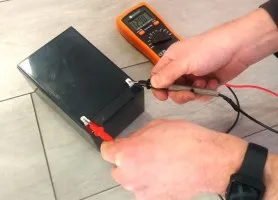 Measuring battery voltage